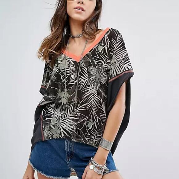 Free People We the Free Palm Tropical Print Contrasting Batwing Sleeve Tee-Shirt - Picture 1 of 9